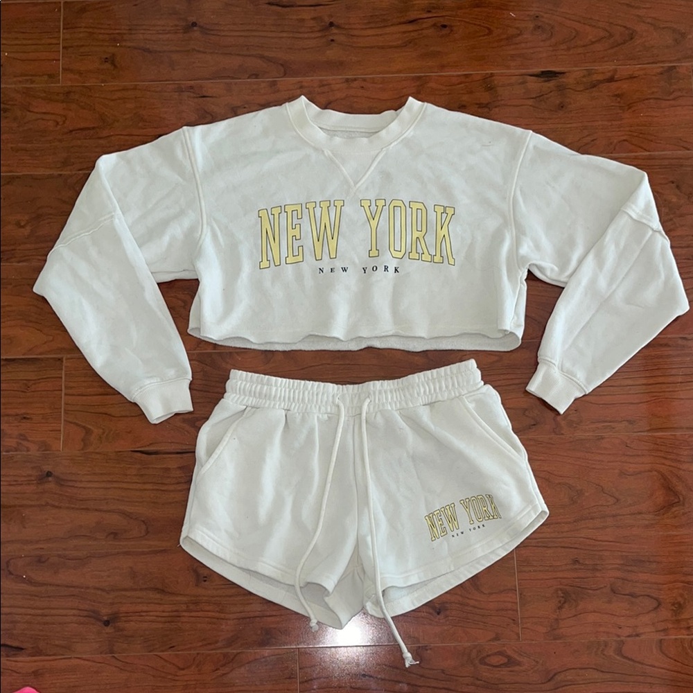 NWOT Lazy Sunday New York Long Sleeve Cropped Sweater and Shorts Matching Set